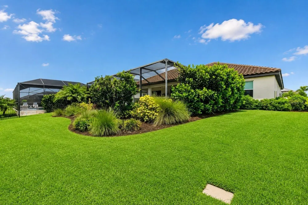 2128 WOODLEAF HAMMOCK COURT Bradenton, FL 34211