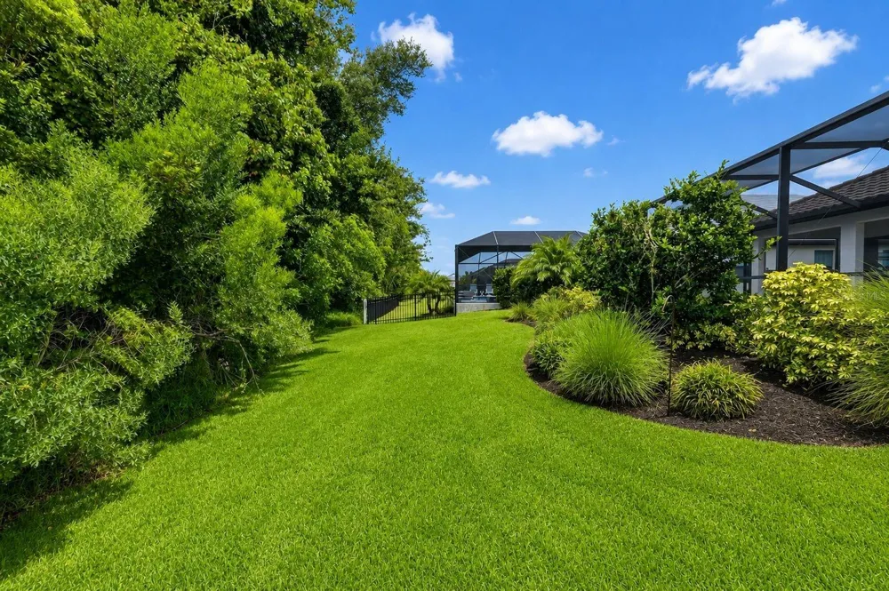 2128 WOODLEAF HAMMOCK COURT Bradenton, FL 34211