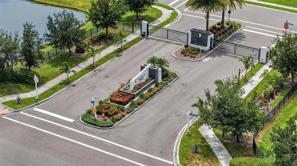 2128 WOODLEAF HAMMOCK COURT Bradenton, FL 34211
