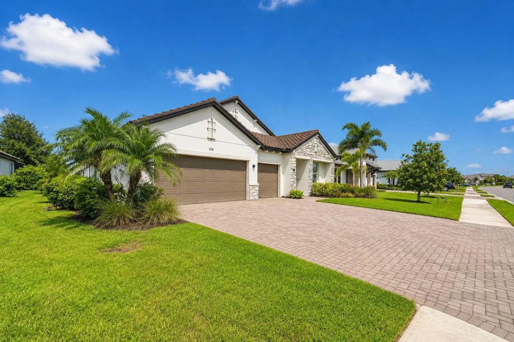 2128 WOODLEAF HAMMOCK COURT Bradenton, FL 34211