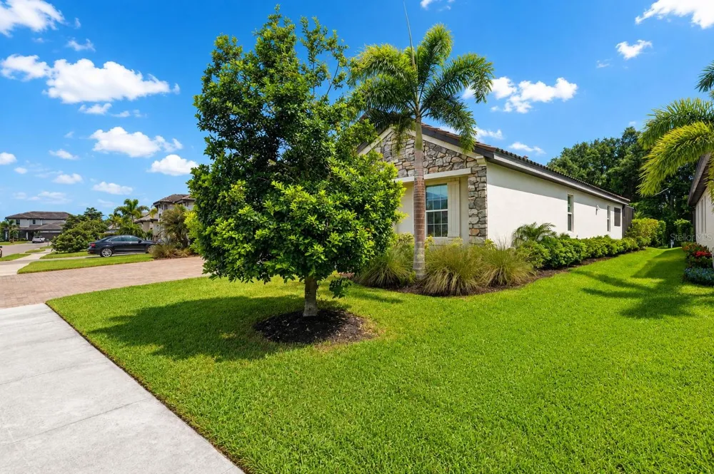2128 WOODLEAF HAMMOCK COURT Bradenton, FL 34211