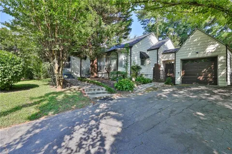 616 Darlington Road NE