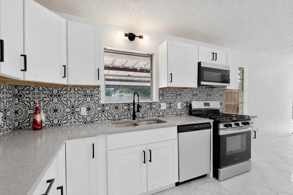 5451 Lubbock Avenue Fort Worth, TX 76133