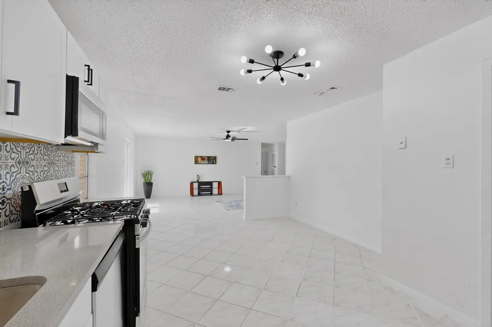 5451 Lubbock Avenue Fort Worth, TX 76133