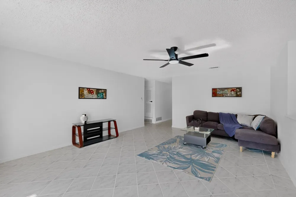 5451 Lubbock Avenue Fort Worth, TX 76133