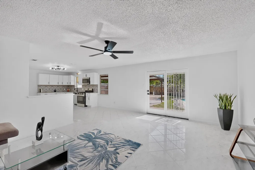 5451 Lubbock Avenue Fort Worth, TX 76133