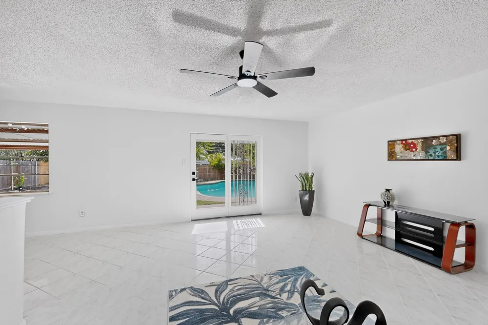 5451 Lubbock Avenue Fort Worth, TX 76133