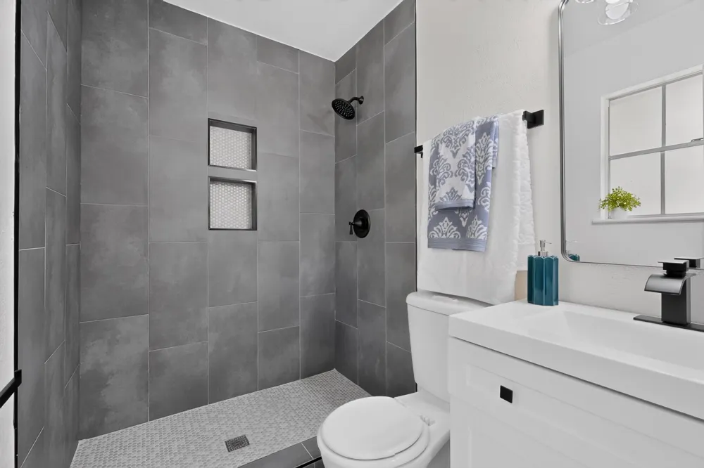 5451 Lubbock Avenue Fort Worth, TX 76133