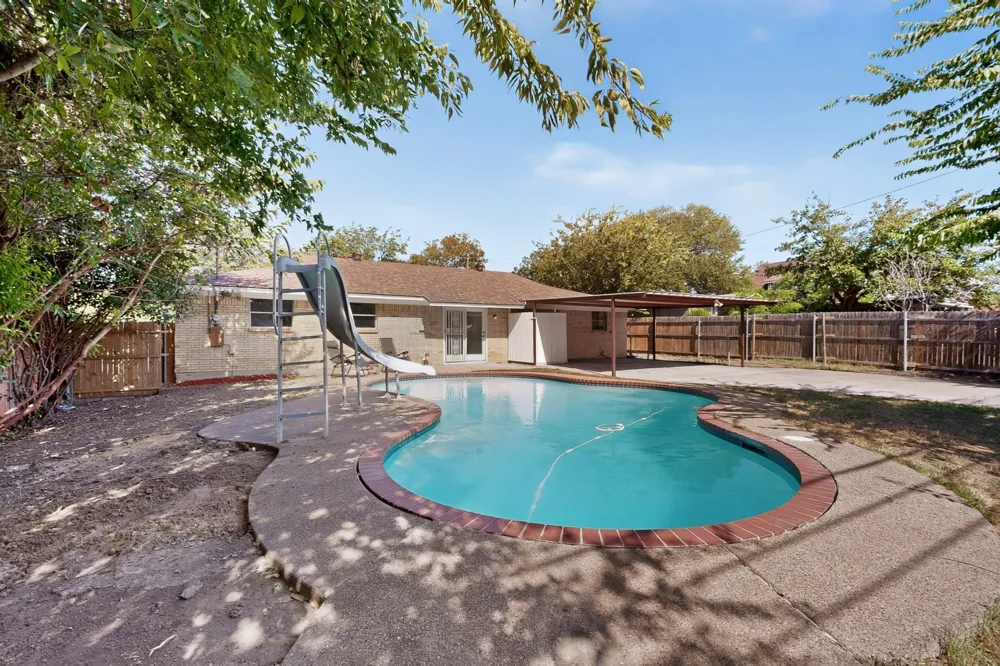 5451 Lubbock Avenue Fort Worth, TX 76133