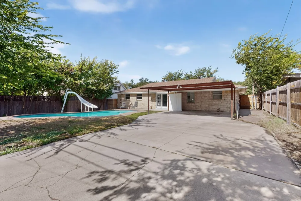 5451 Lubbock Avenue Fort Worth, TX 76133