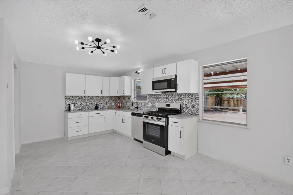 5451 Lubbock Avenue Fort Worth, TX 76133