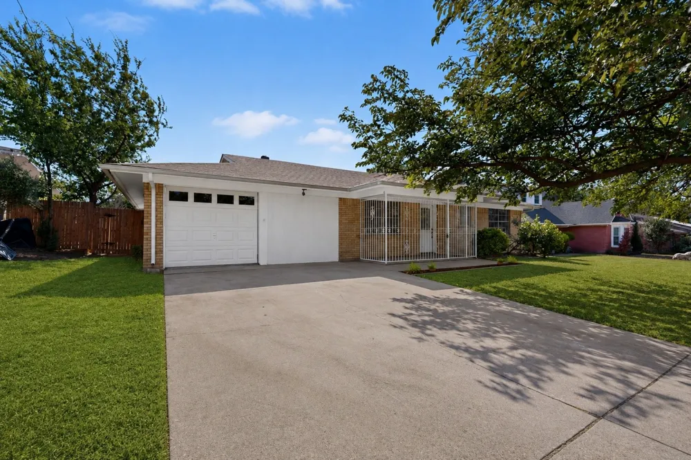 5451 Lubbock Avenue Fort Worth, TX 76133