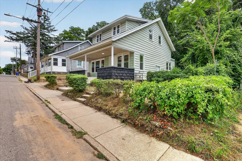 668 Alexander Street SE Grand Rapids, MI 49507