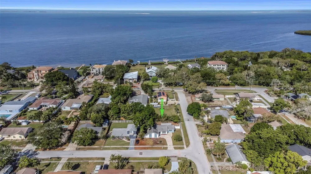 1004 GREENLEAF WAY Tarpon Springs, FL 34689