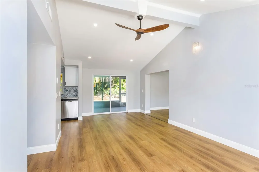 1004 GREENLEAF WAY Tarpon Springs, FL 34689