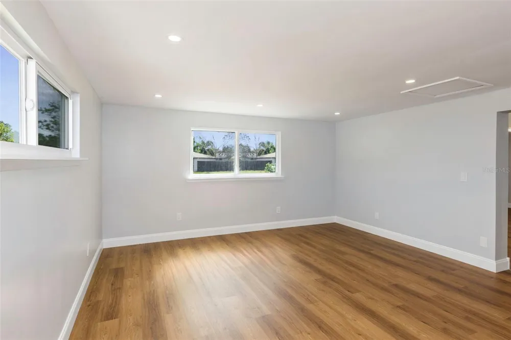 1004 GREENLEAF WAY Tarpon Springs, FL 34689
