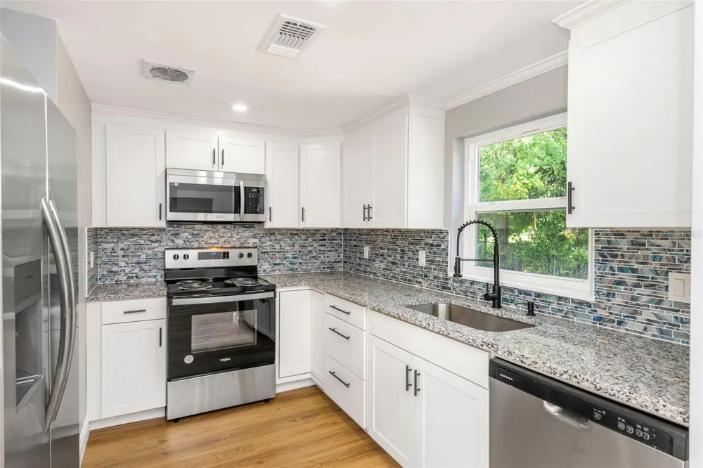 1004 GREENLEAF WAY Tarpon Springs, FL 34689