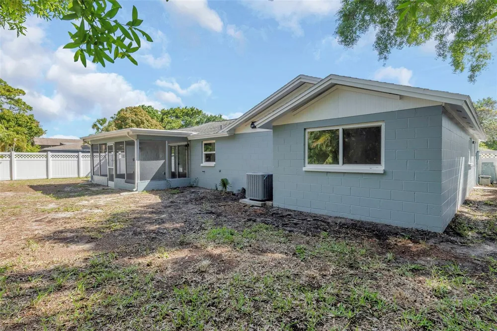 1004 GREENLEAF WAY Tarpon Springs, FL 34689