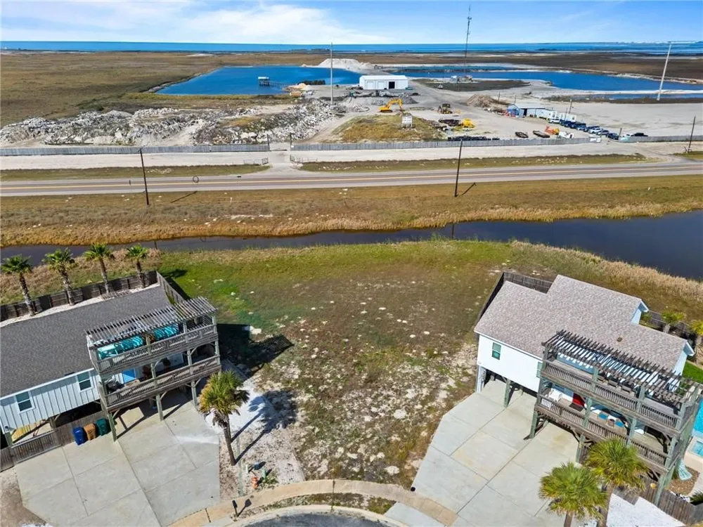 169 Breezy Ct Port Aransas, TX 78373