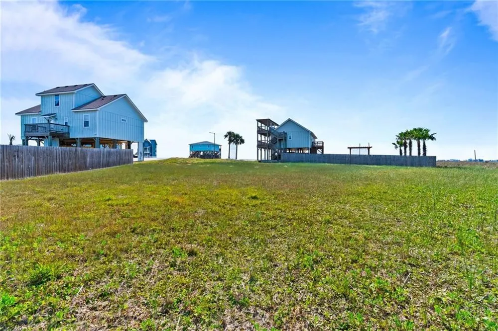 169 Breezy Ct Port Aransas, TX 78373