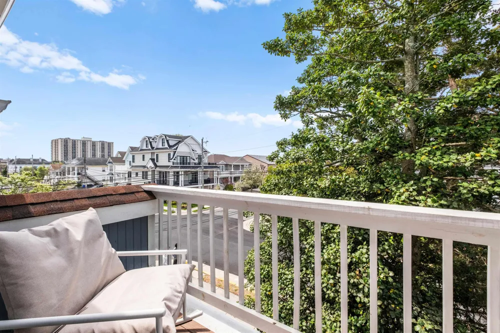 9417 Winchester Ave Margate, NJ 08402