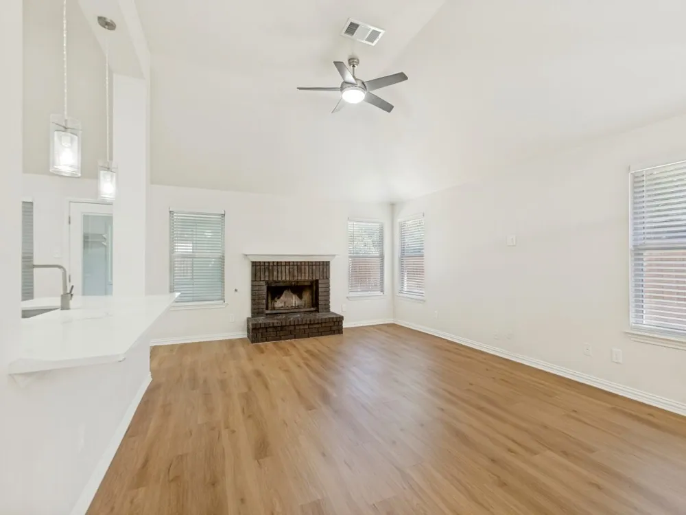 2091 Briarcliff Road Lewisville, TX 75067