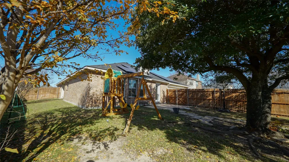 620 Azalea Glenn Heights, TX 75154