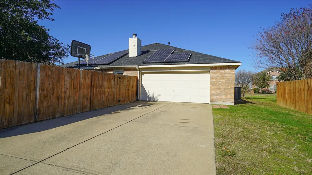 620 Azalea Glenn Heights, TX 75154