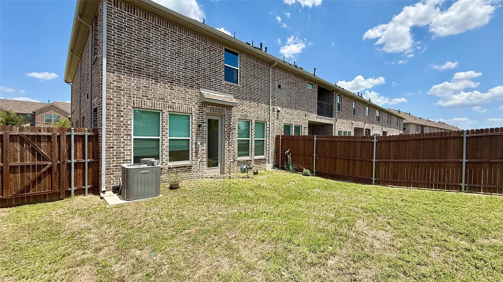 588 Hutchinson Lane Lewisville, TX 75077