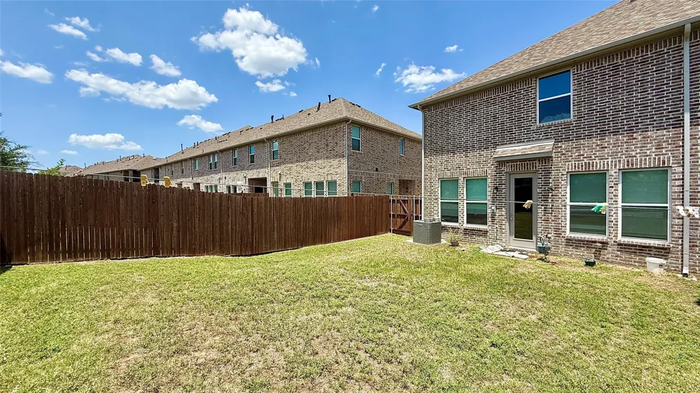 588 Hutchinson Lane Lewisville, TX 75077