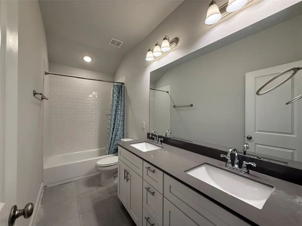 588 Hutchinson Lane Lewisville, TX 75077