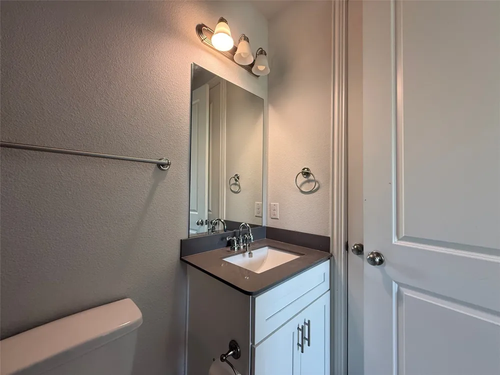 588 Hutchinson Lane Lewisville, TX 75077