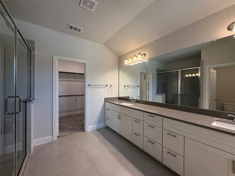 588 Hutchinson Lane Lewisville, TX 75077