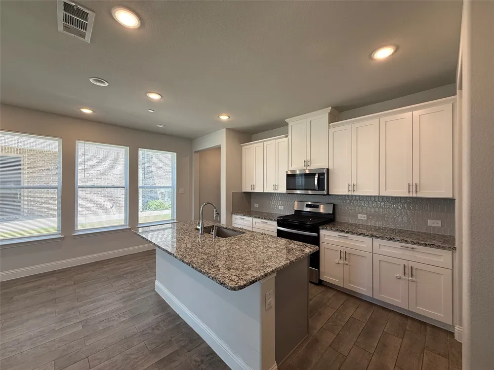 588 Hutchinson Lane Lewisville, TX 75077
