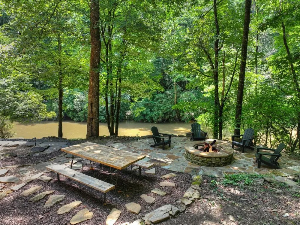 46 Private Drive Ellijay, GA 30536