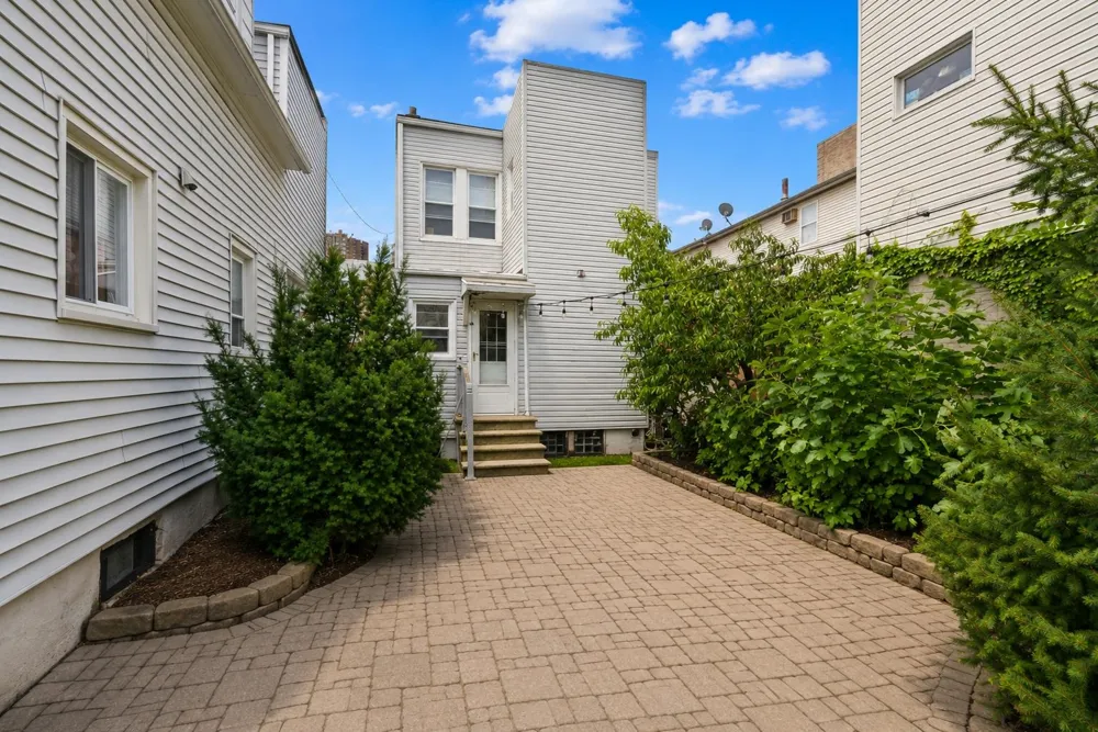 522 26TH ST Union City, NJ 07087