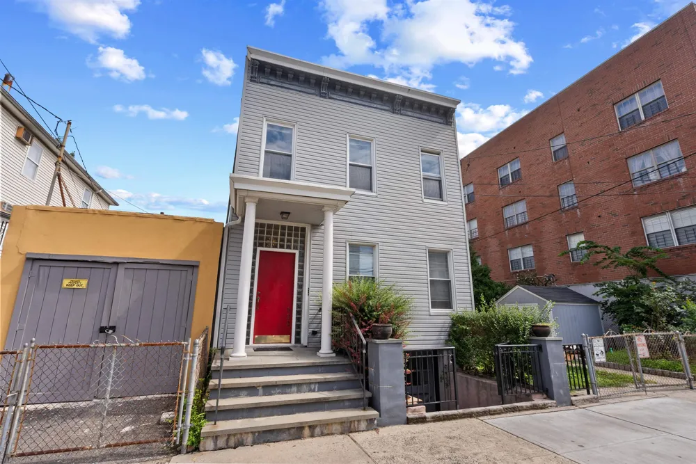 522 26TH ST Union City, NJ 07087