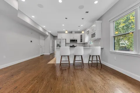 28 GILES AVE
