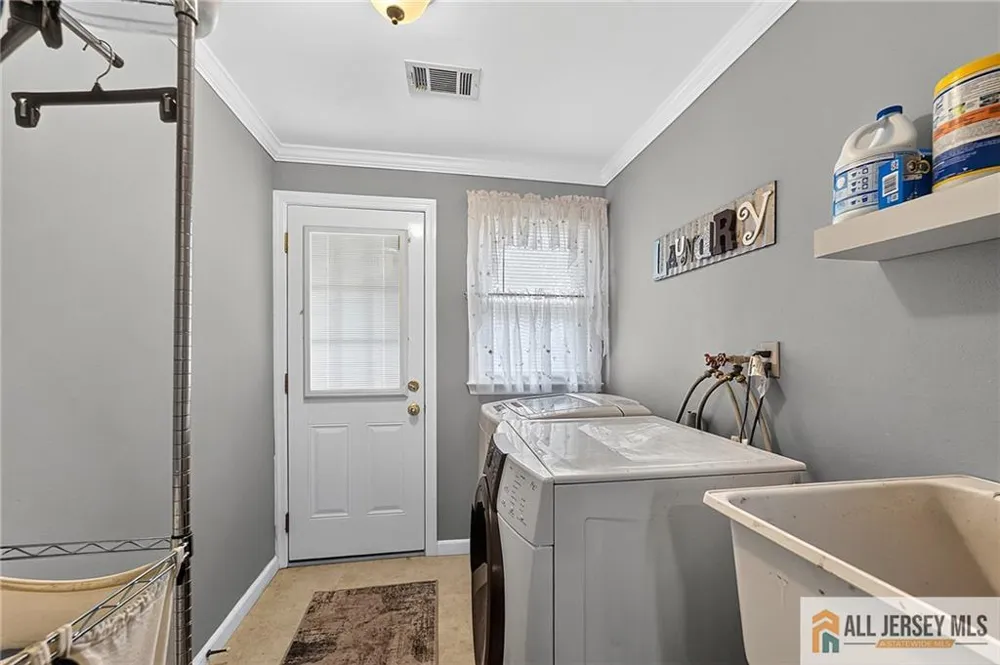 104 Pinewood Road Howell, NJ 07731