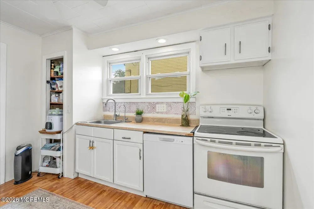 54 Chingarora Avenue Keyport, NJ 07735
