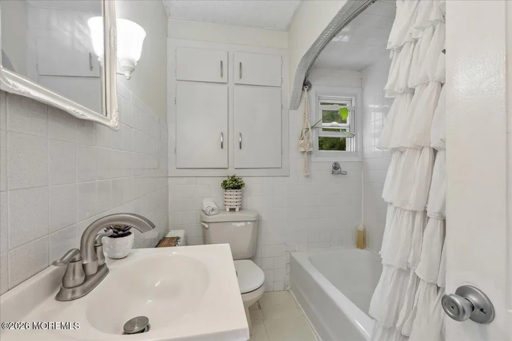 54 Chingarora Avenue Keyport, NJ 07735