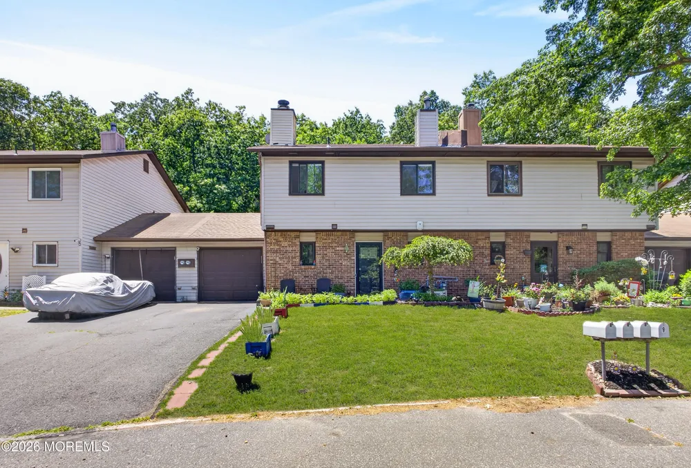 6 Swan Road Howell, NJ 07731