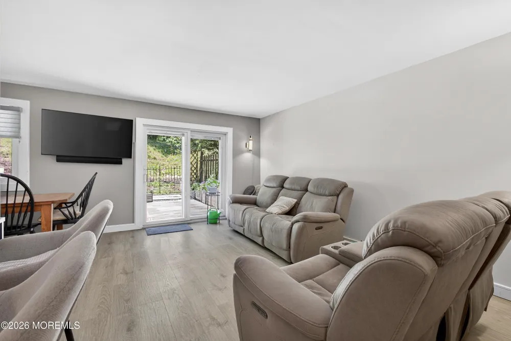 6 Swan Road Howell, NJ 07731