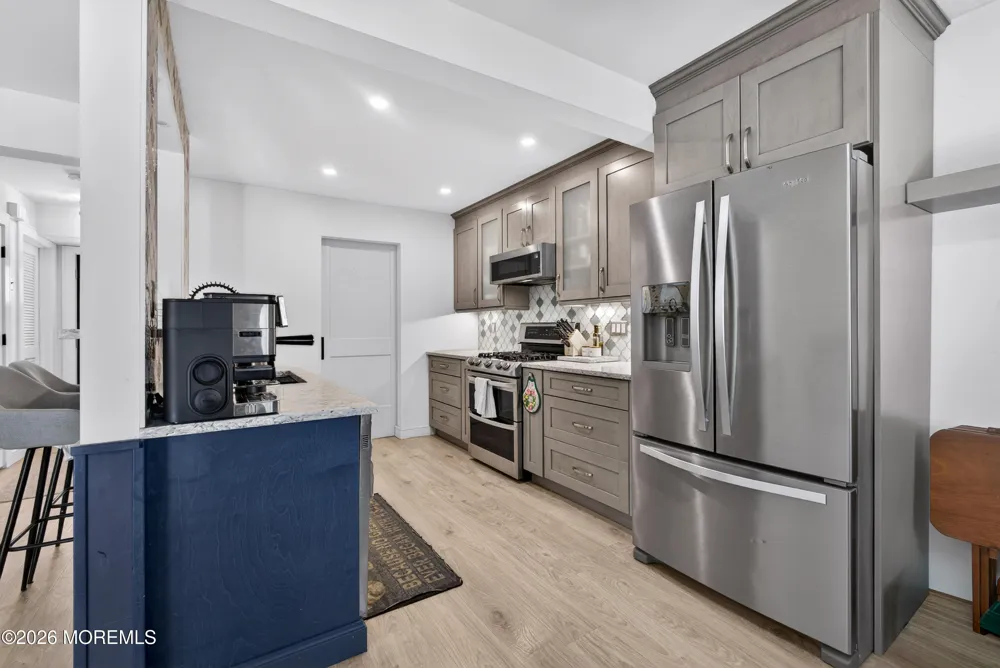 6 Swan Road Howell, NJ 07731
