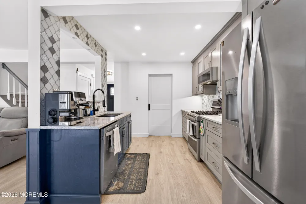 6 Swan Road Howell, NJ 07731