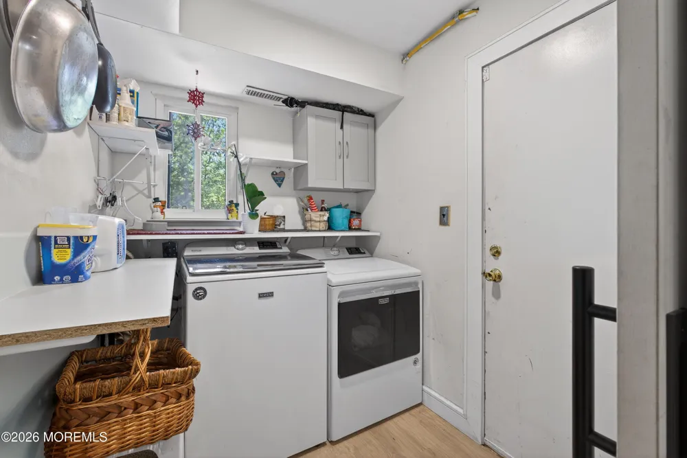 6 Swan Road Howell, NJ 07731