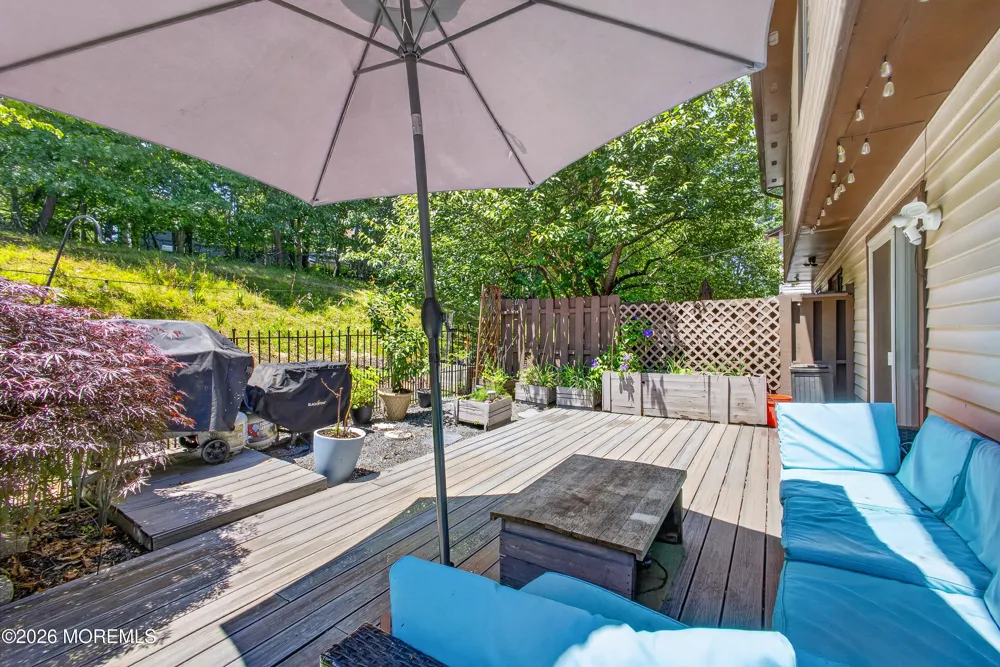 6 Swan Road Howell, NJ 07731