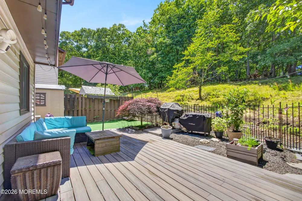 6 Swan Road Howell, NJ 07731