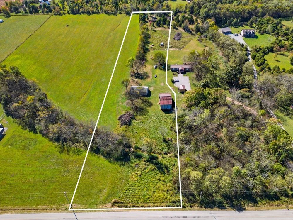 795 White Rd Portland, TN 37148