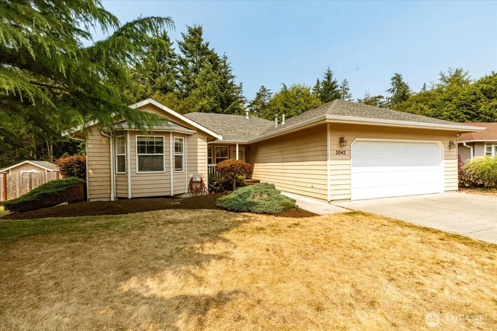 2042 Doe Drive Oak Harbor, WA 98277